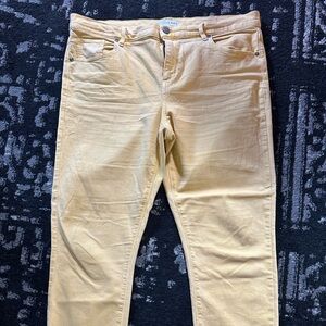 Loft in excellent condition raw edge yellow modern skinny jeans